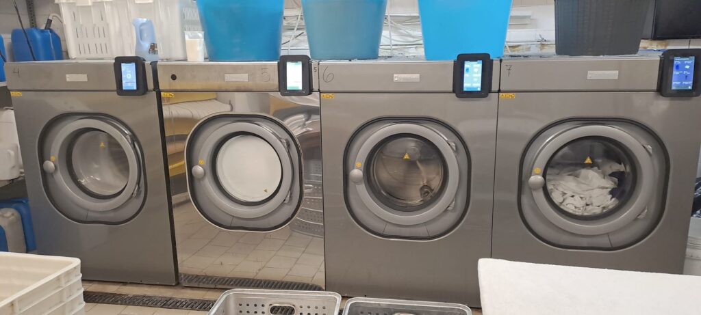 Biancheria di hotel pronta per il lavaggio